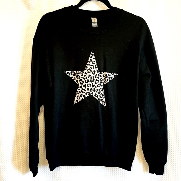 PINK LILY Star Sweatshirt - Picture 2 of 5